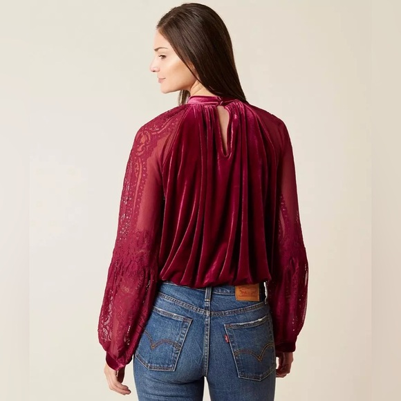 Free Peoplee Rasberry Velvet Crochet Eyelash Lace Mesh Balloon Sleeve Blouse - Picture 4 of 10